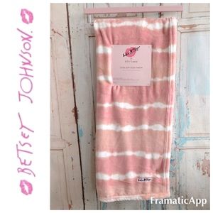🆕💋BETSEY JOHNSON💋Ultra Soft Plush Throw